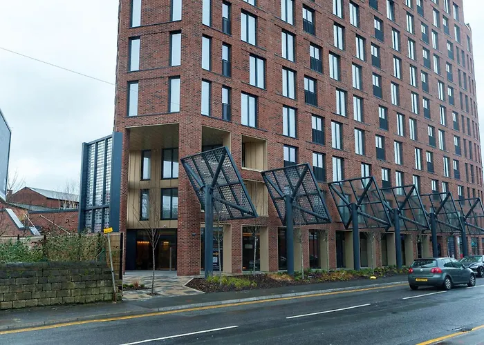 Bali Escape, 2bed 2bath, Center & Stadium 10 Mins * Λιντς