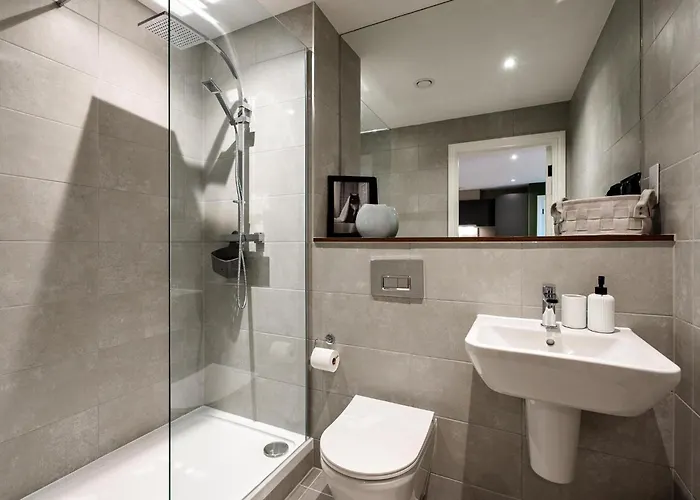 Bali Escape, 2bed 2bath, Center & Stadium 10 Mins Διαμέρισμα Λιντς