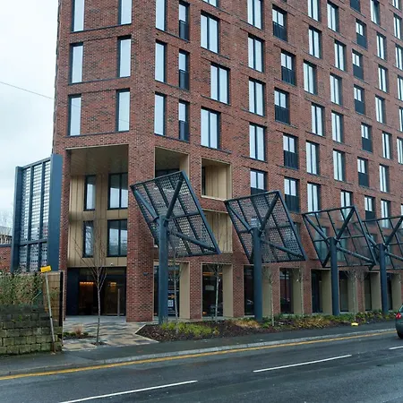 Bali Escape, 2bed 2bath, Center & Stadium 10 Mins * 利兹