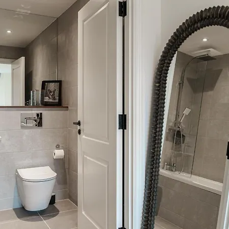 Appartamento Bali Escape, 2bed 2bath, Center & Stadium 10 Mins