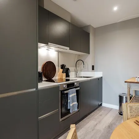 Island Vibes 2br 2bath, Centre & Stadium 10 Mins Appartement