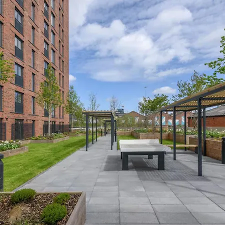 Island Vibes 2br 2bath, Centre & Stadium 10 Mins Appartement *