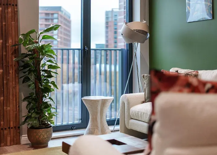 Bali Escape, 2bed 2bath, Center & Stadium 10 Mins Апартаменти *