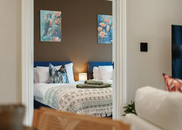 Bali Escape, 2bed 2bath, Center & Stadium 10 Mins *