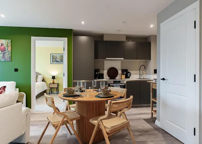 Bali Escape, 2bed 2bath, Center & Stadium 10 Mins Апартаменти