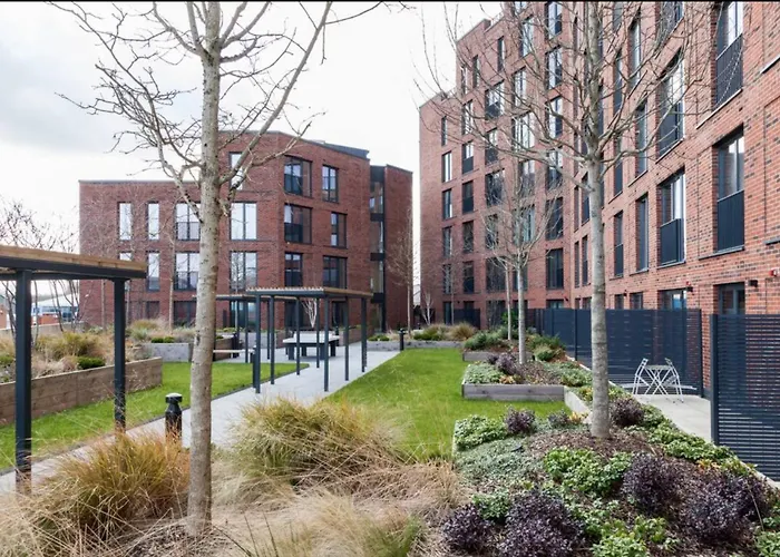 Bali Escape, 2bed 2bath, Center & Stadium 10 Mins * Лідс