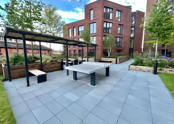 Bali Escape, 2bed 2bath, Center & Stadium 10 Mins Апартаменти Лідс